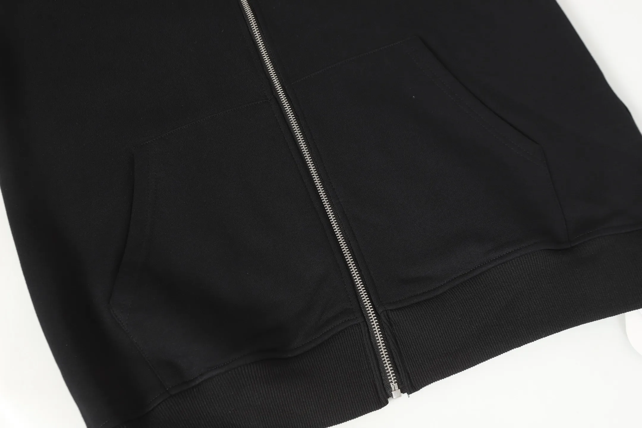 P300 #K26 Heavy Industry Style - Chrome Hearts Colorful Cross ✝️ Inlay embroidered Sanskrit printed zipper sweatshirt cardigan jacket - High weight, high density and high quality. The wool is soft, delicate and skin-friendly. It feels soft and silky. It has excellent warmth and skin-friendly properties. - Custom-woven and dyed, no color difference. No matter the fabric or workmanship details, it beats the ordinary version on the market. - Hardware zipper accessories are all customized, full of details - Color: black white -Size: S M L XL